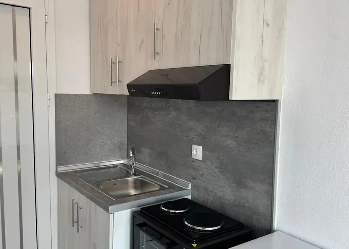 New Era 2 Apartament Polychrono